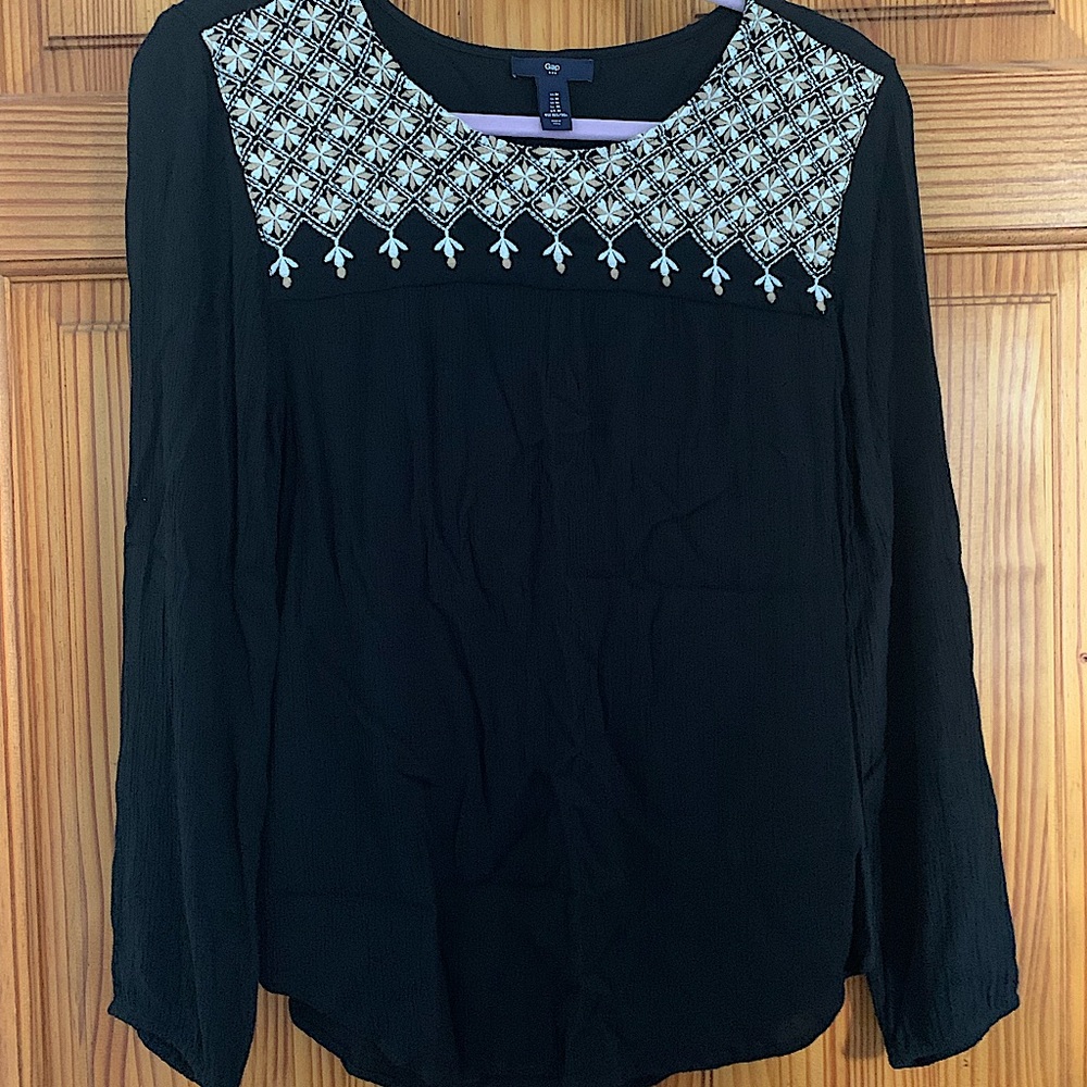 GAP long sleeve blk, tan, white, blouse. Size M